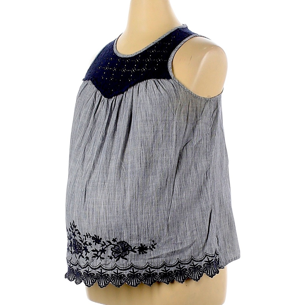 Liz Lange Maternity blue top with crochet detail XL